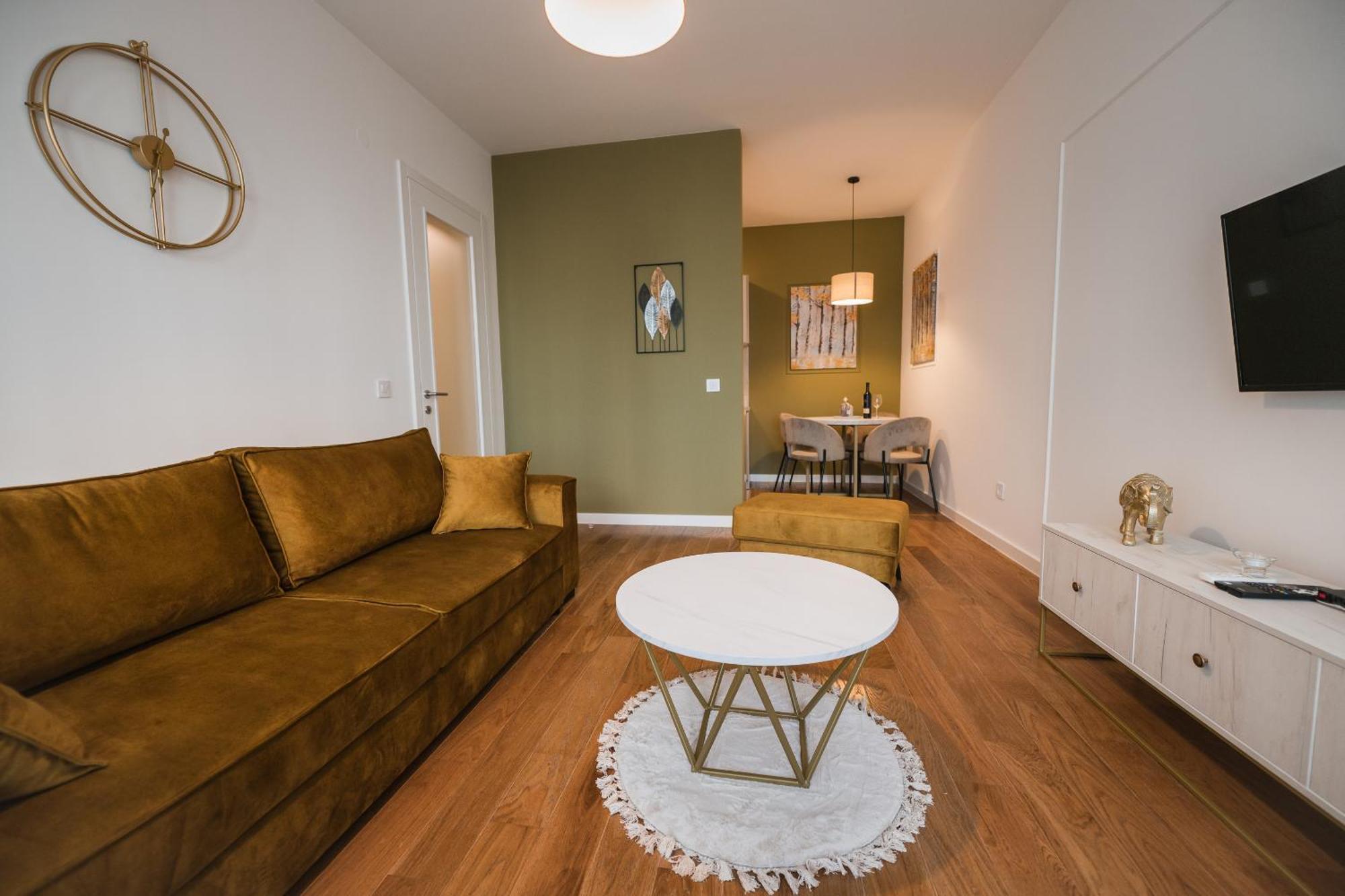 באניה לוקה Apartman City Charm מראה חיצוני תמונה